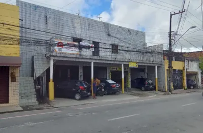 Prédio comercial 3 lojas térreas +, 16 kitinetes parte superior