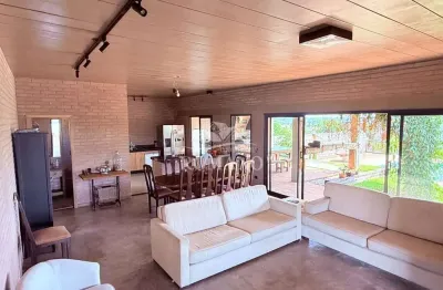 Casa de Condomínio com 4 Suites amplas à Venda, Condomínio Village Araçoiaba - Araçoiaba da Serra