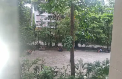 Rua lauro muller    bem proximo  ao shoping rio sul  sala 2 quartos reformado