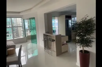 No coração da meia praia, 4 suítes, 145m²  e  3 vagas de garagem com  puro conforto!