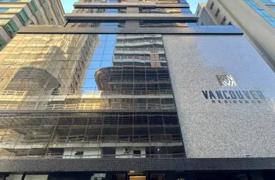 Apartamento de 3 suites com 3 vagas de garagem com lazer completo pertinho do mar , na meia praia.