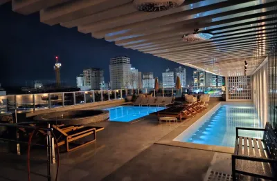 Apartamento finamente mobiliado frente avenida , próximo ao píer em itapema, 3 suítes , 3 vagas, vista mar definitiva.