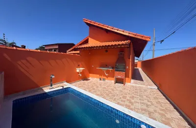 Casa nova com piscina à 500 metros do centro comercial do gaivotas, em itanhaém