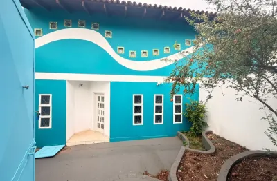 Casa linda com entrada individual enorme grande com 3 quartos e edícula churrasqueira, no bairro boa esperança