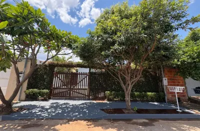 Linda casa no residencial santa terezinha com 2 quartos e quintal