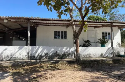 Chácara na estrada Das Águas Quentes, km 6. Ótima para a família toda