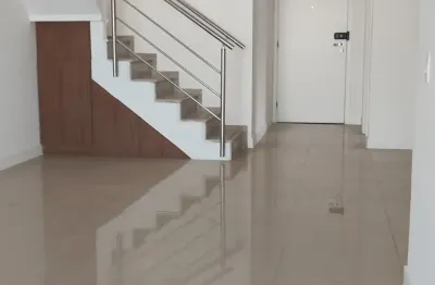 Cobertura espetacular 4 quartos duas suítes piscina sauna more no meio da natureza com tranquilidade e segurança.a apenas 10 minutos da praia.