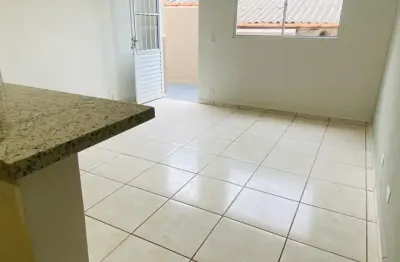 Aceito veículo! !apto com quintal no vinhas do sol são roque