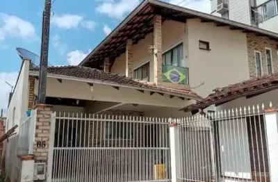 Casa para venda em joinville, centro, 3 dormitórios, 1 suíte, 3 banheiros, 3 vagas