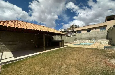 Casa com 3 quartos para alugar na Santa Efigênia, Belo Horizonte 