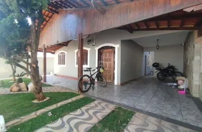 Casa com 4 quartos para alugar no Diamante, Belo Horizonte 