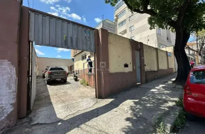 Galpão comercial bem localizado na principal avenida do bairro – 467m²
