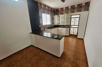 Casa com 3 quartos para alugar no Palmeiras, Belo Horizonte 