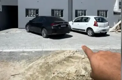 Kitnet conjugada para locação anual no bairro cedros – camboriú