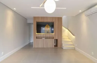 Indianópolis, casa sobrado de 140² com 4 dormitorios, 5 banheiros  e 2 vagas de garagem.