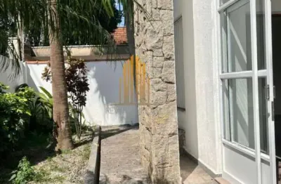 Campo belo, casa de 240m², 4 dormitórios sendo 2 suítes, 4 salas, e 3 vagas à venda.