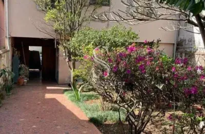 Moema, sobrado a venda de 380m² com 4 quartos , 2 banheiros e 3 vagas.