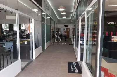 Moema, galeria de 300m² com 8 lojas, 3 banheiros e 4 vagas á venda
