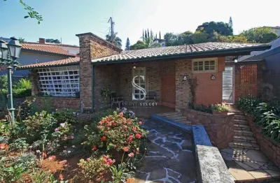 Casa residencial de 250m²  possui  3 dormitórios , 4 banheiros e 2 vagas á venda na região de sumaré