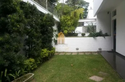 Moema - casa térrea com 330m² 3 dormitórios, 1 suíte e 2 banheiros.