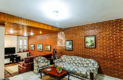 Campo belo - excelente casa com 193m², 3 dormitórios, 1 suíte, 3 banheiros e 2 vagas de garagem.