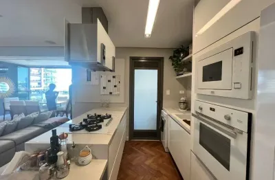 Espetacular apartamento de 3 quartos com varanda e churrasqueira na vila olímpia