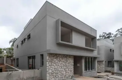 Casa em condomínio à venda,4 suítes em chácara santo antônio (zona sul)