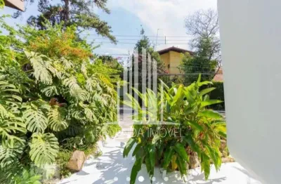 Casa modernista de 4 quartos na chácara santo antônio - sp: 4 quartos, 1 suíte, 2 salas, 3 banheiros, 3 vagas de garagem, 279 m²