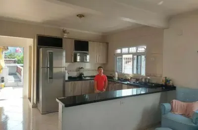 3 casas e 3 salões comerciais em esquina de rua moventada. próximo do céu vila curuça. uma das casas