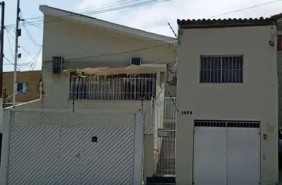 Casa com 4 dormitórios - sendo 1 suíte - localizado próximo ao metrô campo limpo
