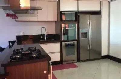 Casa bem localizada.imóvel arejado e recém reformada (cozinha, sala e área de lazer).
