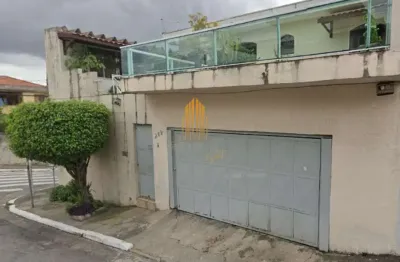 Casa assobradada residencial de 258m² com 3 dormitórios,5 banheiros e 3 vagas á venda no campo limpo