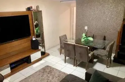 Sobrado á venda com 2 quartos sendo 1 suíte com 2 vagas de garagem  em  jardim sabará