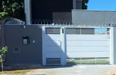 Casa nova com suíte,  2 quartos, pé direito duplo e churrasqueira