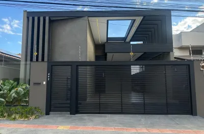 Casa de alto padrão próximo ao bosque , excelente acabamento