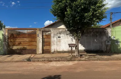 Casa para investir no Oiti 1 suíte e 2 quartos, com quintal amplo!