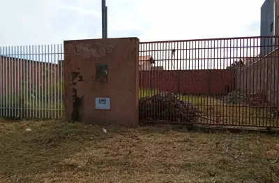 Terreno todo murado com portão! Pronto para construir, ja com areia.