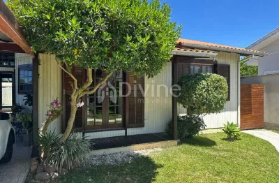 Casa com 3 quartos à venda no Revoredo, Tubarão 