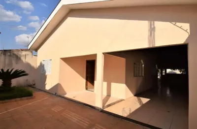 Casa com 3 quartos, 1 suite, 3 vagas na garagem e quintal. a venda em birigui sp