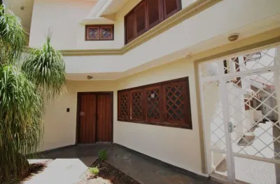 Otimo sobrado em condominio fechado com area de lazer e jardim
