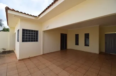 Casa com 3 quartos à venda no Centro, Birigui 