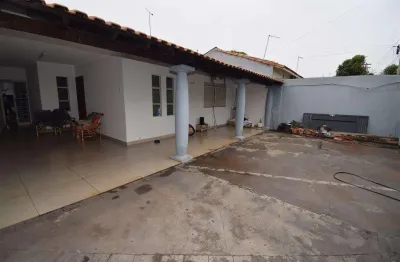 Casa com 3 quartos à venda no Centro, Birigui 