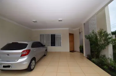 Linda casa em condomínio fechado - 3 suítes e espaço de qualidade!