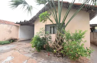 Casa com 2 quartos à venda no Centro, Birigui 