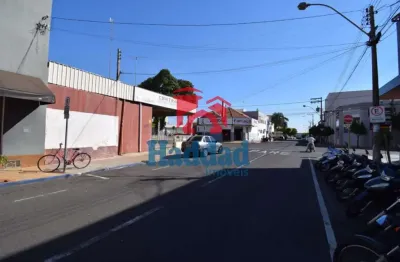 Esquina em rua de alto movimento para comercio ou estacionamento