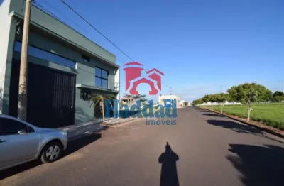 Barracão com duas salas, 2 banheiros, entrada para caminhão. 250 m² de terreno e 275 m2 construção