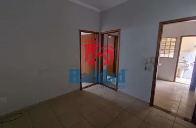 Apartamento com 2 quartos para alugar no Centro, Birigui  por R$ 800