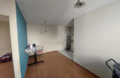 Apartamento 2 dorm, laminado nos quartos e sala, cozinha planejada ,otima oportunidade para vc.