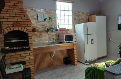 Casa térrea no parque vitória com 2dormitórios sendo 1 suíte, 2 vagas de garagem