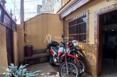 Casa com 2 quartos para alugar na Rua Santa Luz, Vista Alegre, Rio de Janeiro